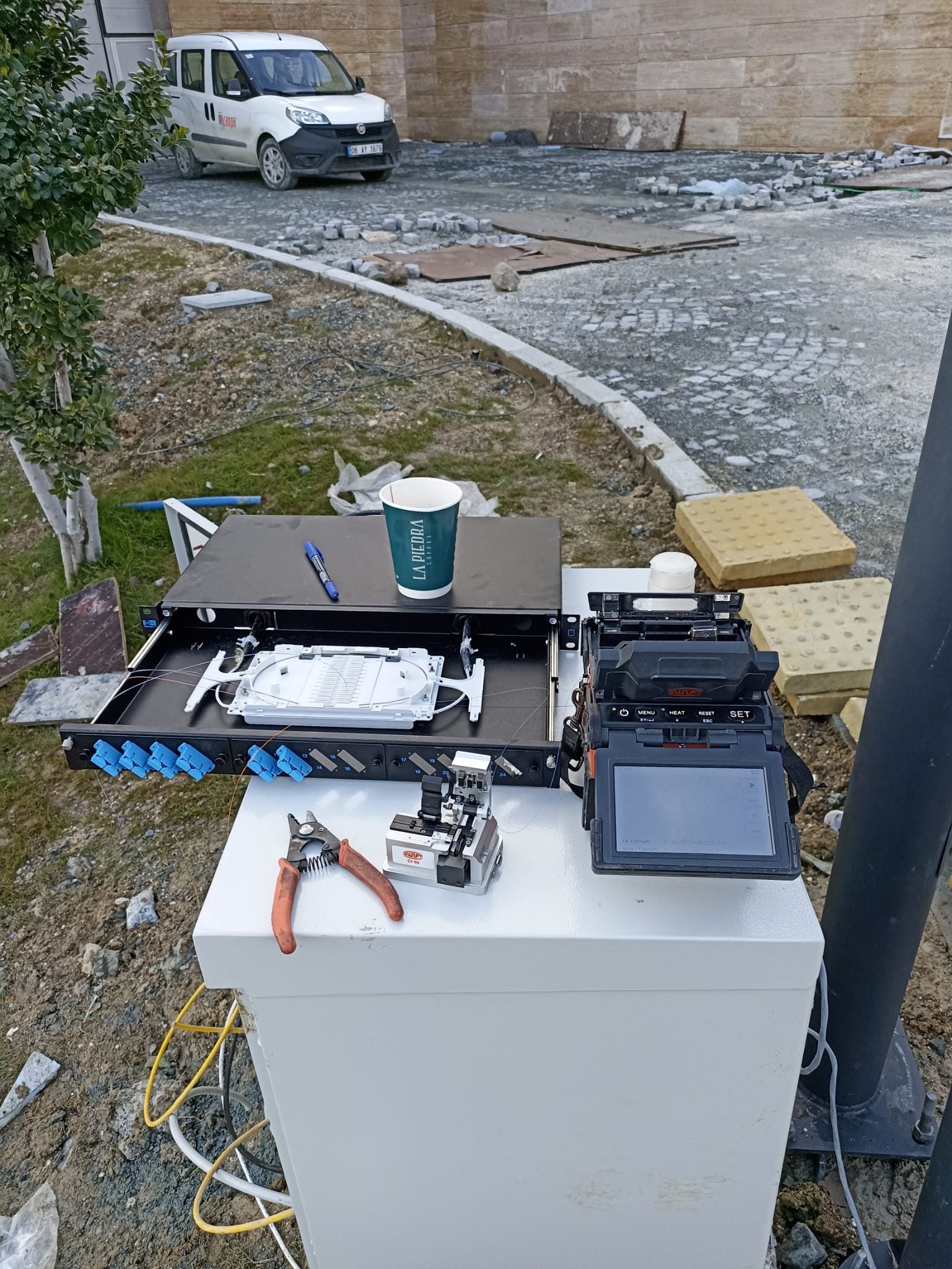 Sahada füzyon ek ve fiber sonlandırma çalışması
